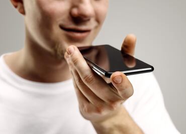 Así puedes identificar una voz clonada con IA en estafas telefónicas