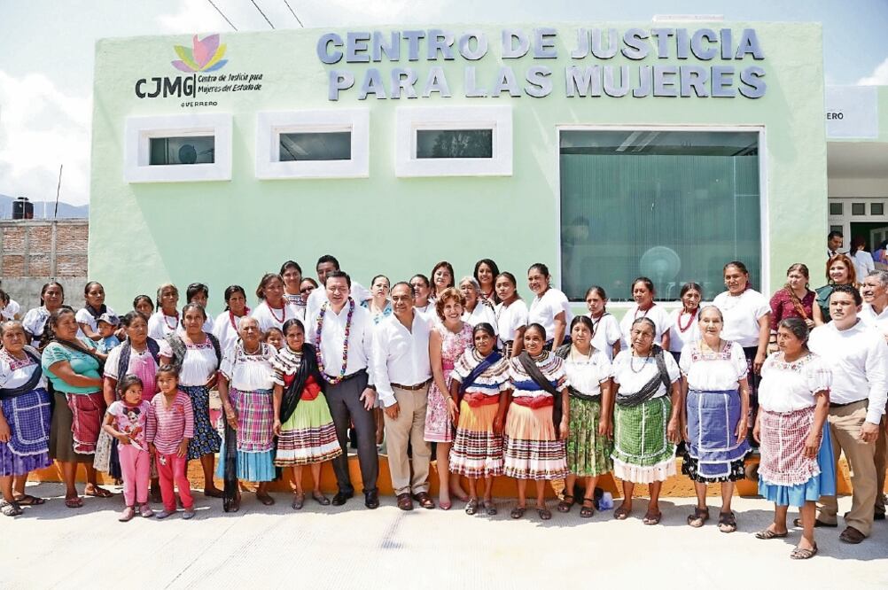 El titular de la Secretaría de Gobernación, Miguel Ángel Osorio Chong, y el gobernador de Guerrero, Héctor Astudillo, inauguraron un Centro de Justicia para la Mujer en el municipio de Chilpancingo (GOBIERNO DE GUERRERO)