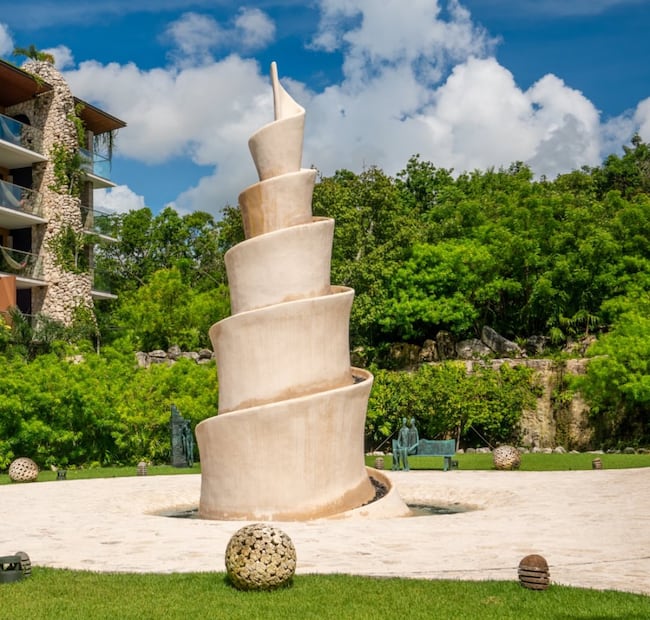 Hotel Xcaret Arte integra la naturaleza en sus decoraciones. Foto: Instagram @hotelxcaretarte
