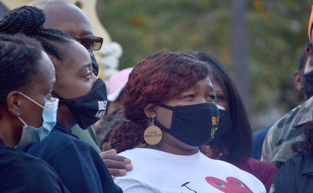 En la foto, Tamika Palmer, madre de la difunta Breonna Taylor. Foto: EFE.