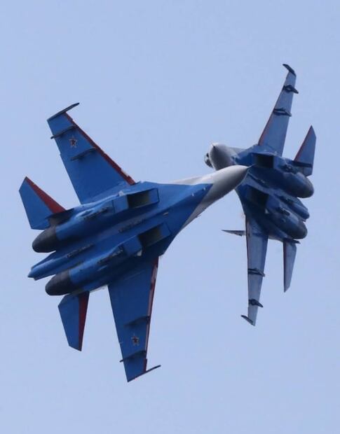 Armados y listos para vigilar; así eran el dron de EU y el caza ruso que habrían chocado en el Mar Negro