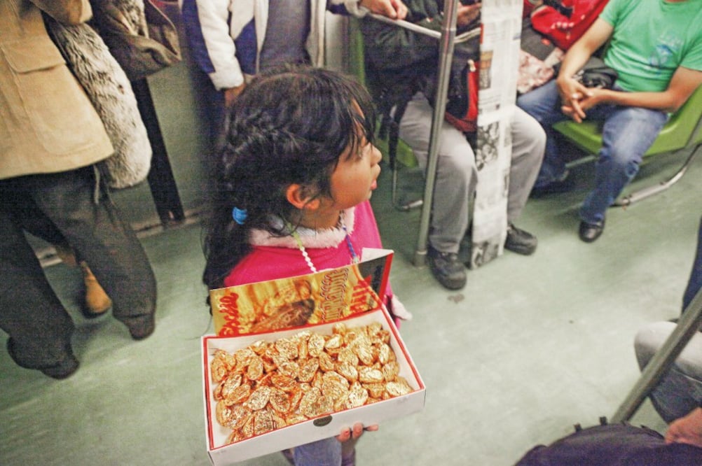 Los adultos usan a los menores como vendedores porque saben que las autoridades no están facultadas para proceder, dijo la diputada Rebeca Peralta (ARCHIVO EL UNIVERSAL)