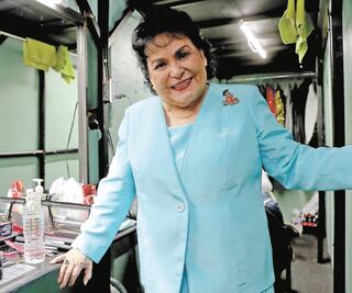 Estoy con María Elena Leal y todas las mujeres: Carmen Salinas