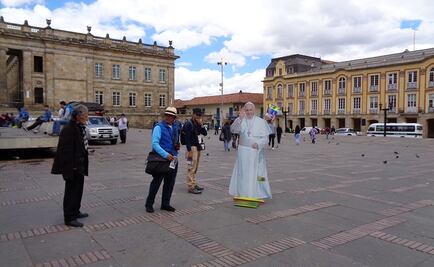 Crónica. Plaza de Bolívar vibra por visita del Papa a Colombia