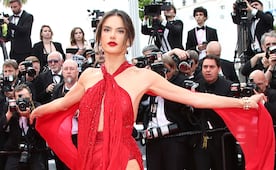 Alessandra Ambrosio presume traje de baño ‘imposible’ en una cascada y deslumbra
