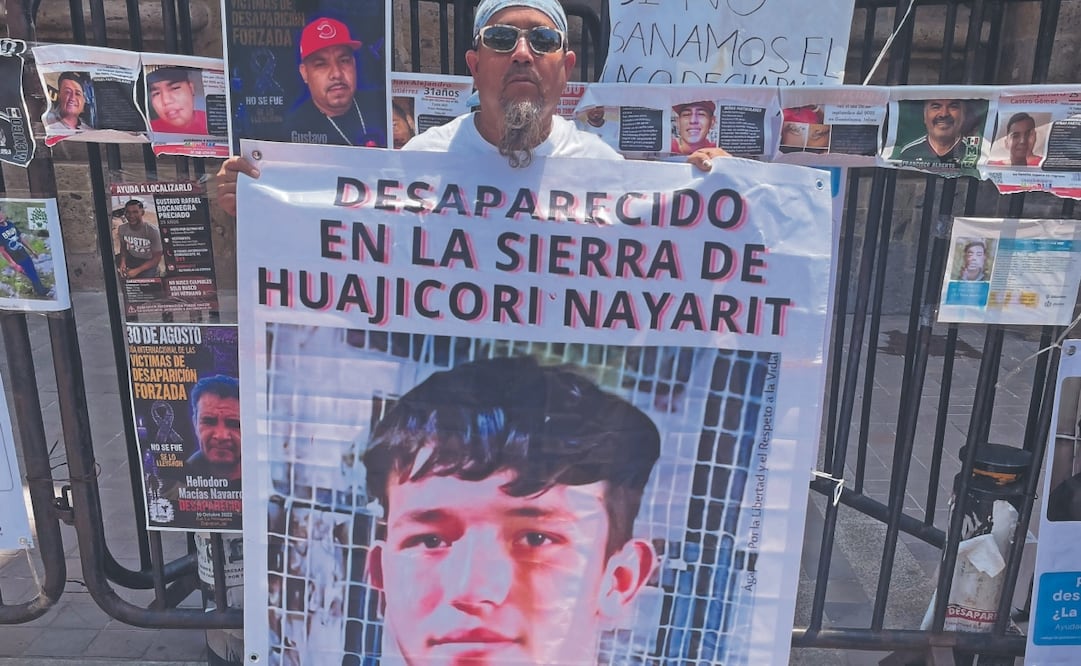 Gabriel Reyes pide ayuda a las autoridades federales para recuperar el cuerpo de su hijo, que está en la sierra de Nayarit. Foto: Raúl Torres/ EL UNIVERSAL