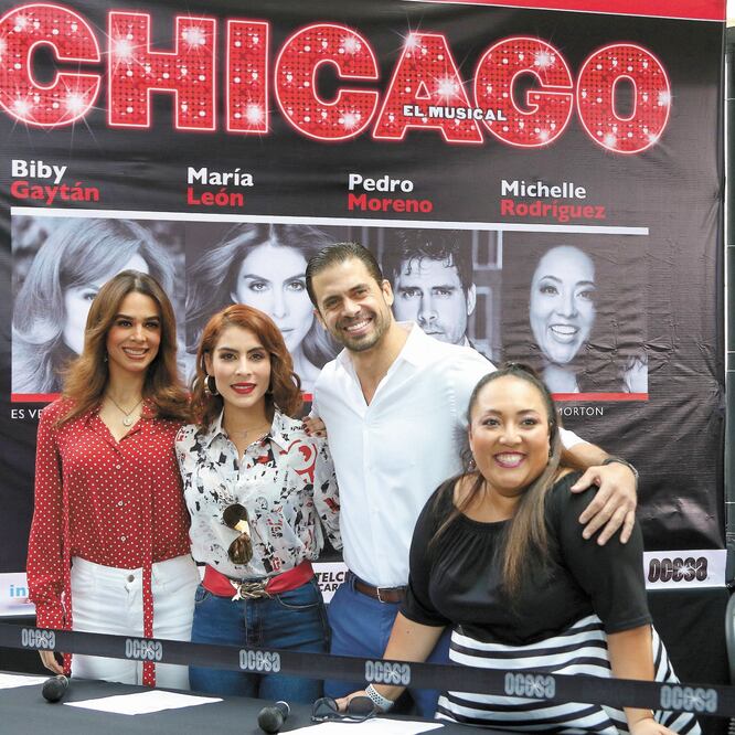 Además de firmar, el elenco se tomó fotos con los seguidores. CARLOS MEJÍA. EL UNIVERSAL
