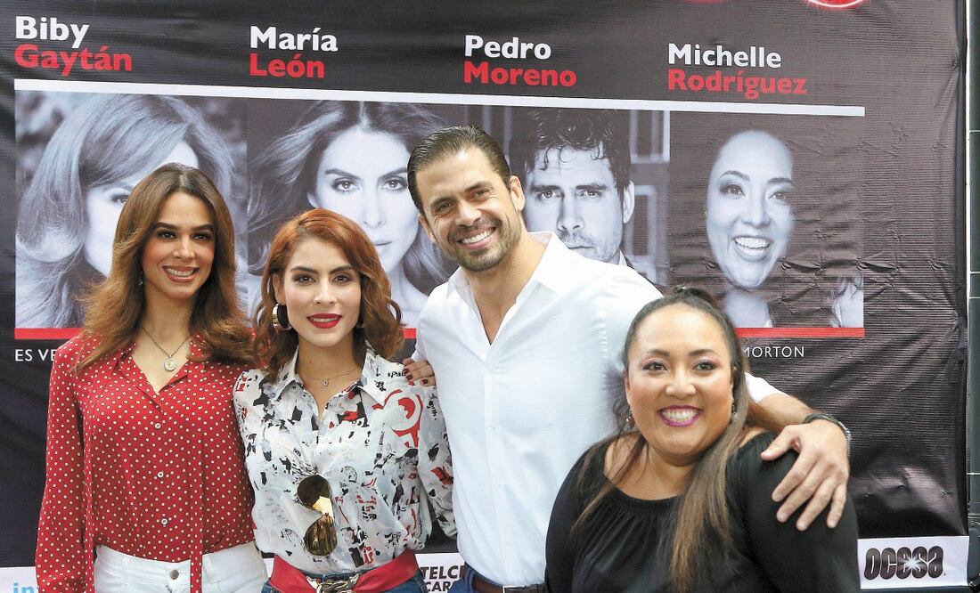 Además de firmar, el elenco se tomó fotos con los seguidores. CARLOS MEJÍA. EL UNIVERSAL