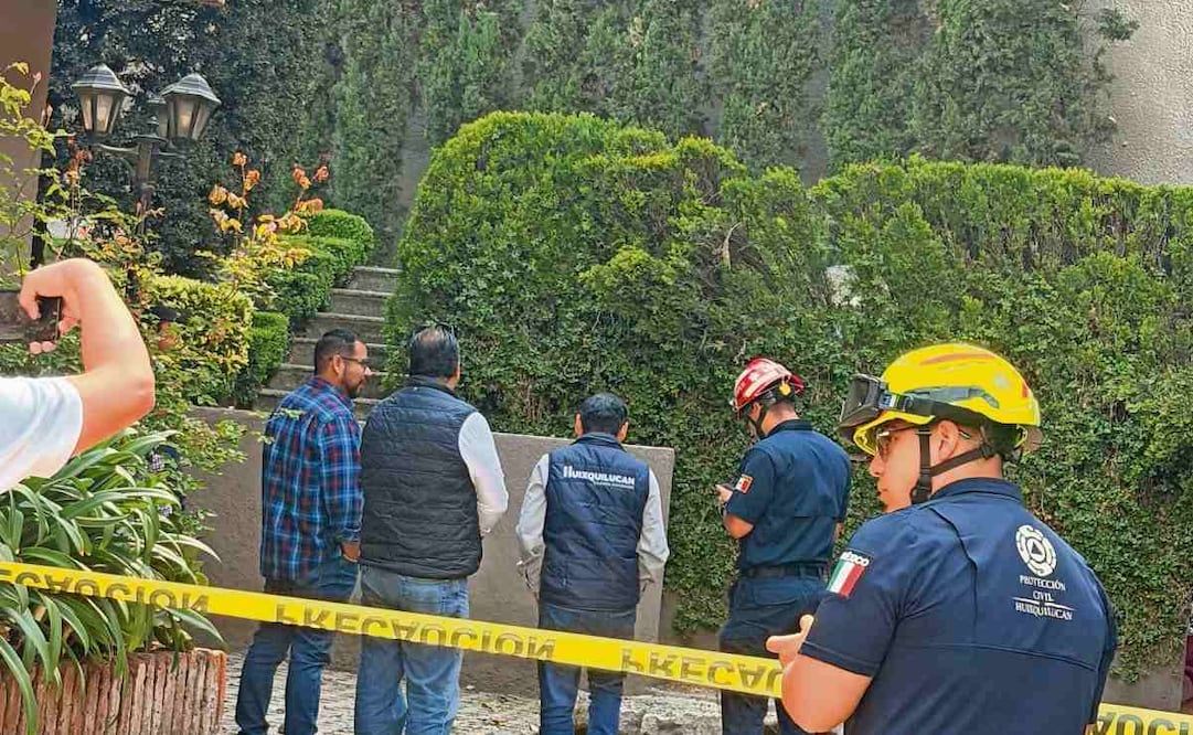 Personal de Protección Civil mantiene acordonada la zona. Foto: Especial