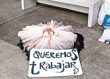 Vuelven a bailar y esperan salida de directora