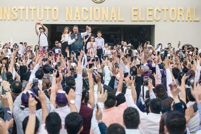 Pide "El Bronco" al INE dejarlo contender