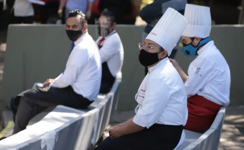 Aumento en la venta de flores y coronas, Metro sin servicio y protestas de ciclistas, entre las fotos de la semana