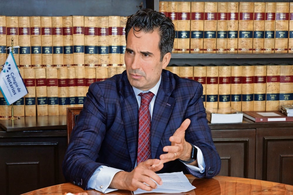 Roberto Garzón, presidente del Colegio de Notarios de la Ciudad de México, expuso que los fedatarios no pueden negar sus servicios. Foto: Yaretzy M. Osnaya | El Universal