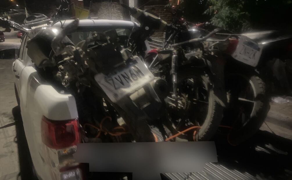 A los detenidos les aseguraron vehículos (14/11/2025). Foto: Especial