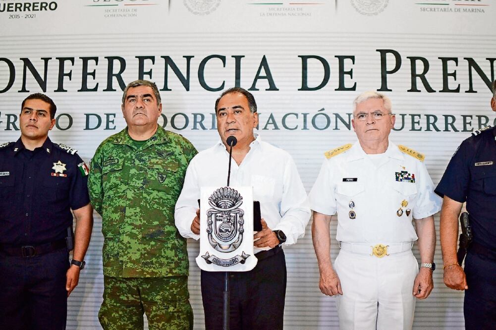 Héctor Astudillo, gobernador de Guerrero, anunció ayer la captura de Edilbe rto o Alberto Bravo Barragán, El Gavilán (DASSAEV TÉLLEZ. EL UNIVERSAL)