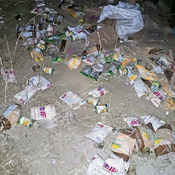 Habitantes de Tecpan dicen que el 27 de octubre pasado camiones de carga pasaron con despensas que luego fueron enterradas en una zona conocida como Los Barrancones; algunos de los productos tienen caducidad hasta 2021. (FOTOS: ESPECIAL)