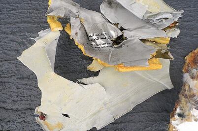 Humo en avión que se estrelló desata dudas