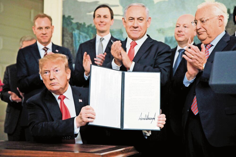 El presidente estadounidense, Donald Trump, firmó con su homólogo israelí, Benjamín Netanyahu, el reconocimiento de la soberanía de Israel sobre Golán. CARLOS BARRIA. REUTERS