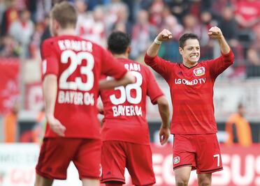 ‘Chicharito’ firma su gol 16 en triunfo del Leverkusen