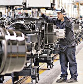 Carga fiscal laboral en AL, menor al promedio de OCDE