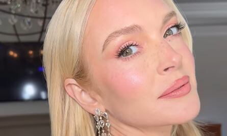 Así fue el look setentero con el que Lindsay Lohan visitó México: flecos y mucho estilo