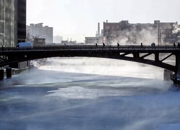 Ante ola de frío extremo, hombre paga habitaciones de hotel para 70 personas sin hogar en Chicago