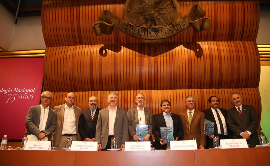 En la presentación del libro "Transgénicos. Grandes beneficios, ausencia de daños y mitos", del Comité de Biotecnología de la Academia Mexicana de Ciencias, participaron 9 de los 17 coautores. (FOTO: AMC)