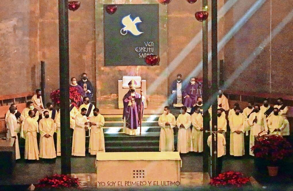 El obispo Ramón Castro exhortó a los mexicanos a sumarse este domingo en oración por los comicios. Margarito Pérez. Archivo Cuartoscuro