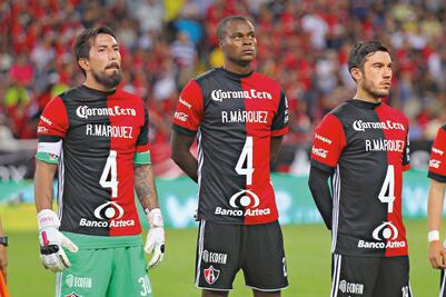 Los Rojinegros, con su capitán