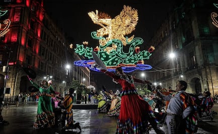 Fotos: Encienden alumbrado decorativo en el Zócalo de CDMX por las fiestas patrias; homenajean a mujeres que lucharon por México