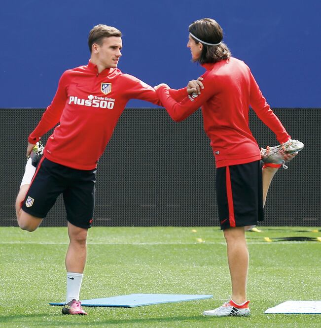 Antoine Griezmann (izq.) cree que la final es un sueño hecho realidad (JUAN CARLOS HIDALGO. EFE)