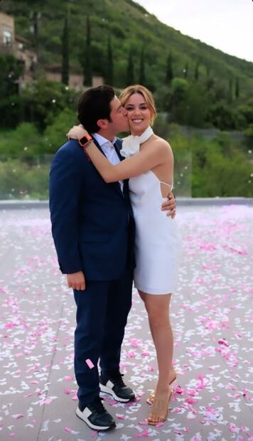 El look de Mariana Rodríguez para revelar el sexo de su bebé