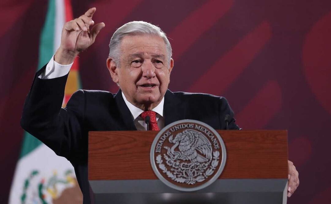 López Obrador ironizó en su conferencia mañanera señalando que el exfuncionario cayó como “Calzonzin inspector”. Foto: EFE