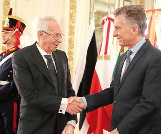 Pide AMLO no “destruir” a diplomático por supuesto robo 