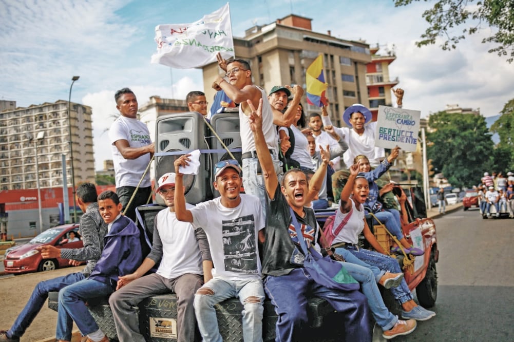 Simpatizantes del pastor evangélico Javier Bertucci, candidato a la presidencia de Venezuela, fueron los únicos que realizaron actos de apoyo en la fecha del inicio de las campañas para las elecciones. Foto: /CRISTIAN HERNÁNDEZ. EFE