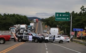 Décimo día de paro nacional indefinido; Sección 22 del SNTE bloquea accesos al aeropuerto de Oaxaca y casetas de peaje  