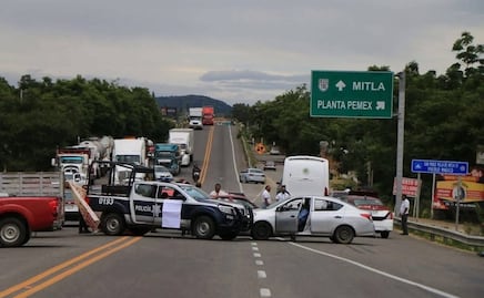 Décimo día de paro nacional indefinido; Sección 22 del SNTE bloquea accesos al aeropuerto de Oaxaca y casetas de peaje  