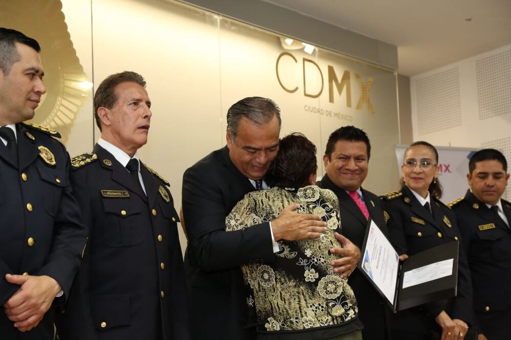 Entregan 157 mdp a 311 policías jubilados 