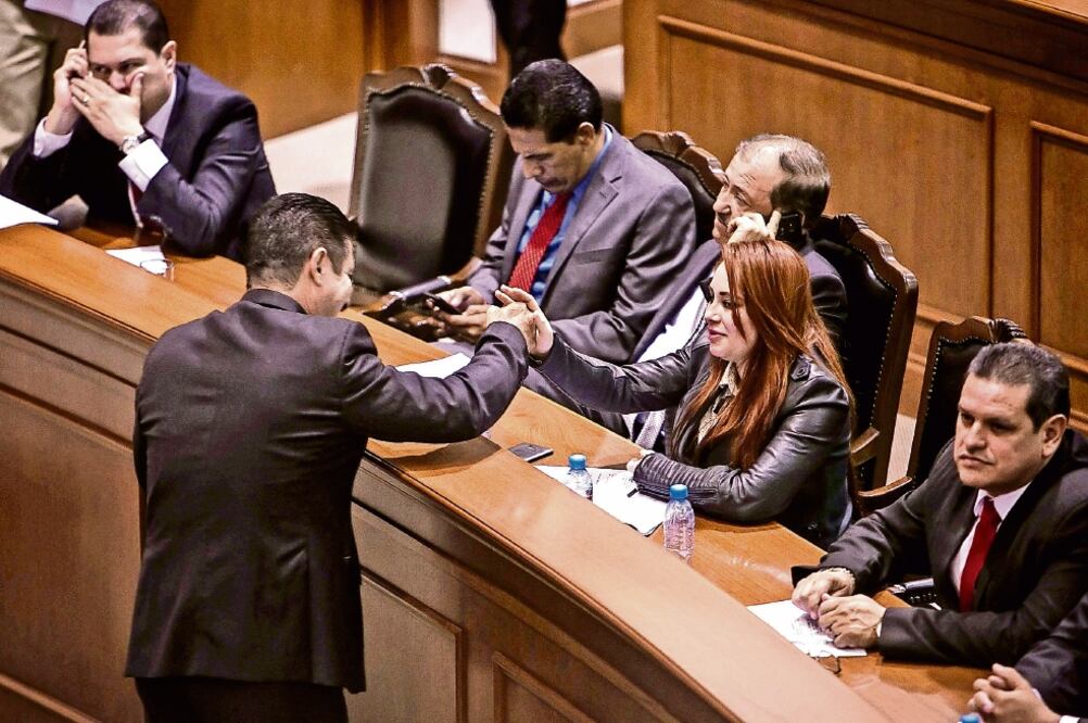 Lucero Guadalupe Sánchez López, diputada del Congreso de Sinaloa, afirma no sentir temor alguno para enfrentar el proceso de desafuero luego de que fue acusada de utilizar documentación falsa para ingresar al Altiplano (ARCHIVO EL UNIVERSAL)