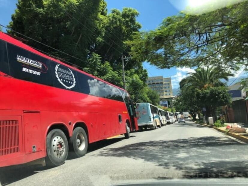 Salomón Jara "llena" el auditorio Guelaguetza en su informe como senador