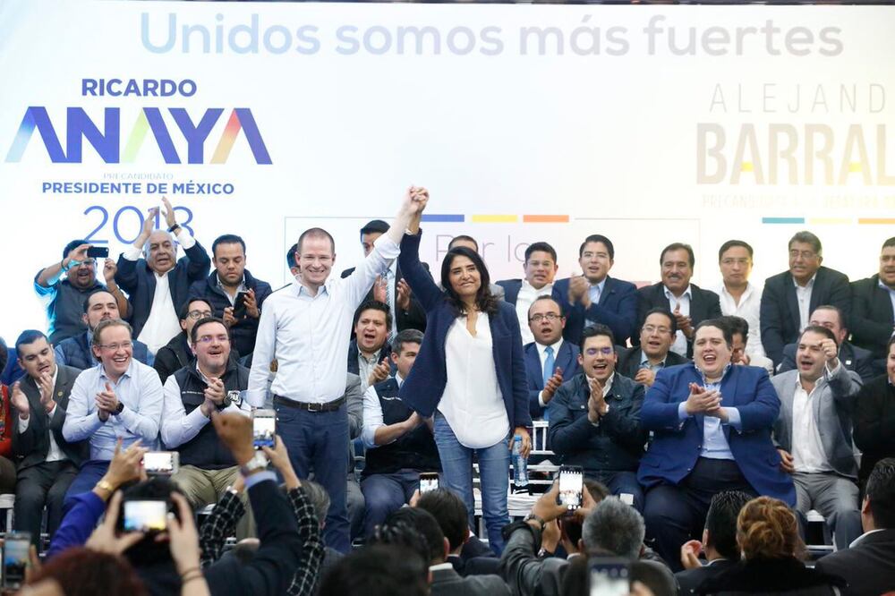 Junto con el precandidato presidencial, Alejandra Barrales defendió su proyecto político para la CDMX. FOTO: tomada de la cuenta de Ricardo Anaya en Twitter