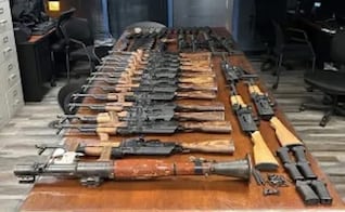 Aseguran arsenal con lanzacohetes que pretendía ser ingresado a México por garita de Nogales; detienen a una mujer  