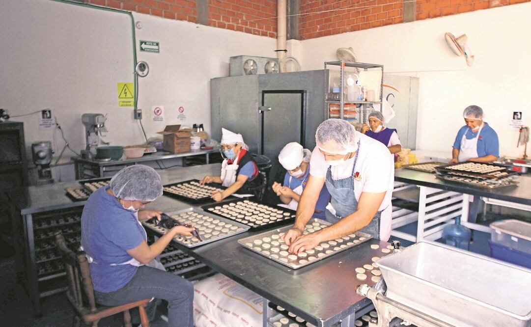 De acuerdo con expertos, por tamaño de la empresa, cerca de 23 millones de mexicanos trabajan en micronegocios.