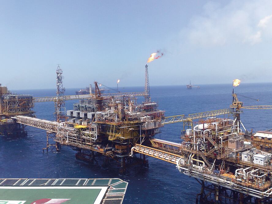 Analistas prevén que el precio por barril oscile entre 55 y 63 dólares en 2016 (ARCHIVO EL UNIVERSAL)