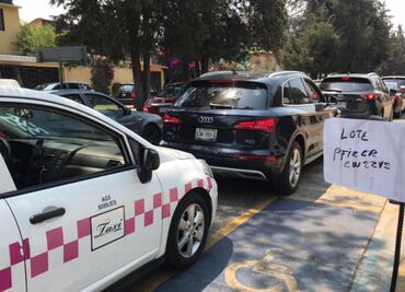 Abuelitos forman filas kilométricas por segunda dosis contra Covid-19 en Huixquilucan