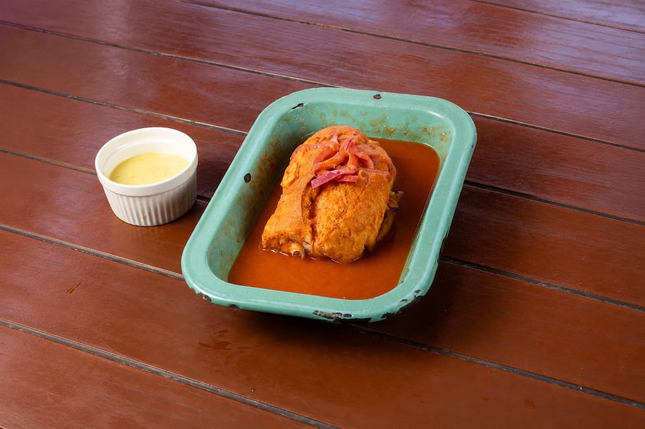 Se debe ahogar en su totalidad la torta en el caldillo de chile ancho. Foto: Pexels