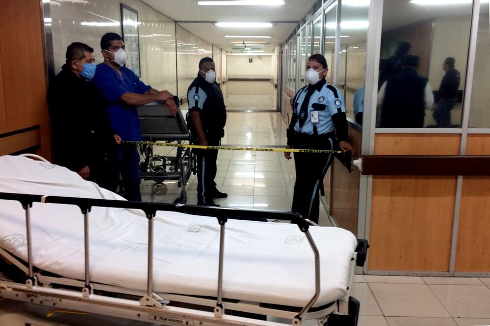 El pasado lunes al menos 40 personas fueron desalojadas de la sala de emergencias en el Hospital La Raza (Cortesía IMSS)