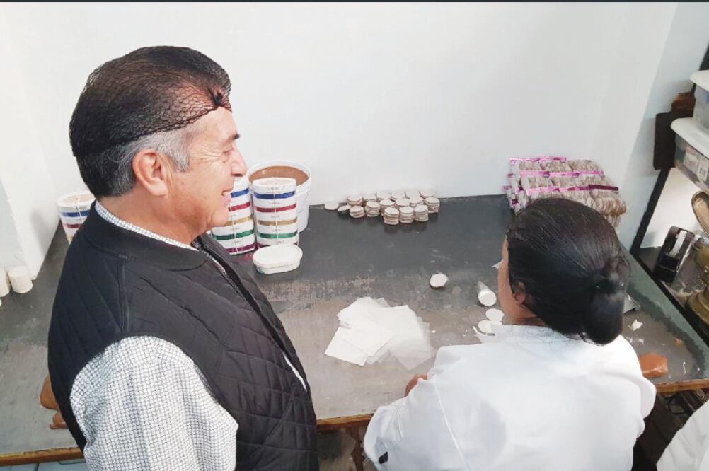 En su visita a la fábrica de cajeta La Reyna, Jaime Rodríguez Calderón El Bronco se desdijo y señaló que de llegar a la Presidencia no aplicaría la pena de muerte. (TOMADA DE TWITTER)