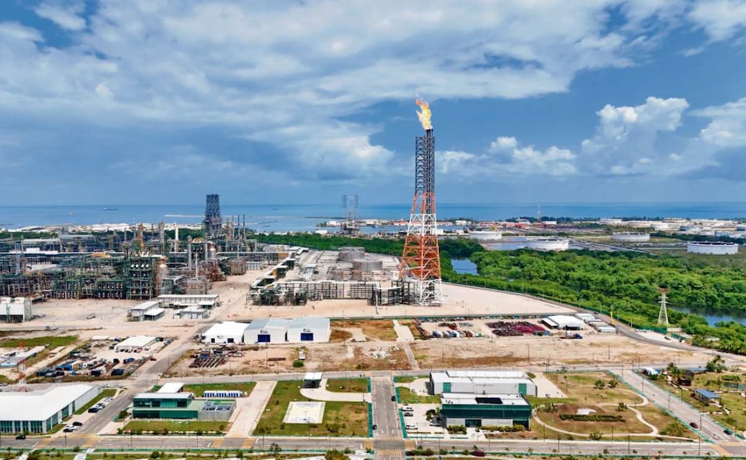 El complejo petrolero en Tabasco costó el triple y opera a 41% de su capacidad
Foto: Valente Rosas