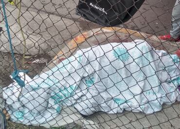 Pleito de palabras y golpes en tianguis de Coacalco termina en balacera; hay un muerto